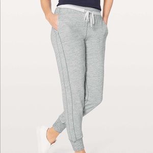 Lululemon Cool & Collected Jogger *28"
Heathered Space Dyed Nimbus